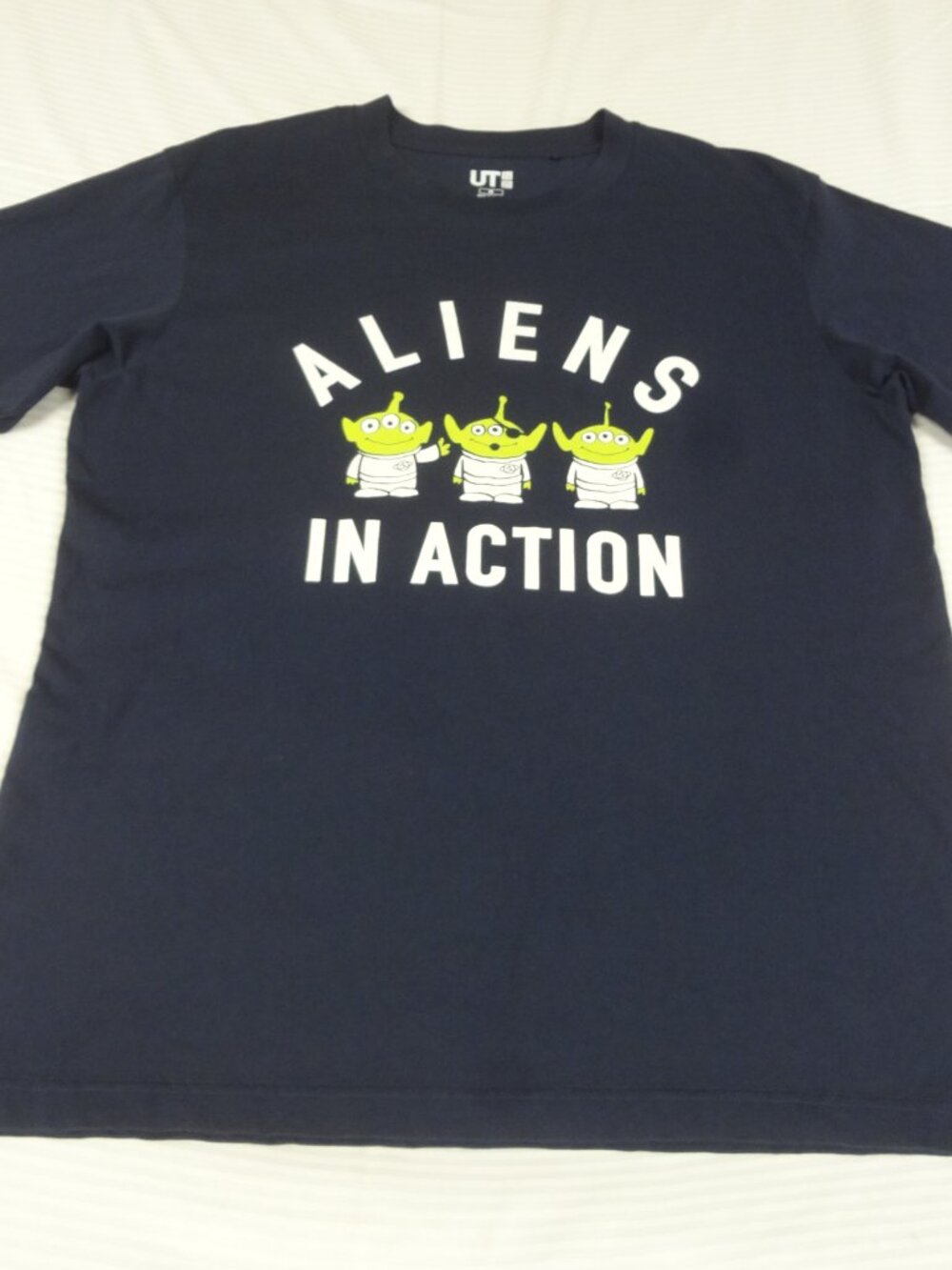 UT DISNEY PIXAR TOY STORY ALIENS IN ACTION - NAVY BLUE MEDIUM T-SHIRT L835 - Picture 4 of 5